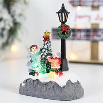 Decoração de Natal: Vila com Agulhas de Pinho, Papai Noel e Luzes LED