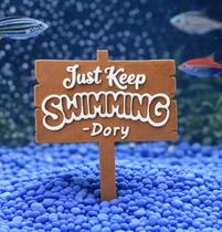 Decoração divertida para aquário Placa Just Keep Swimming” 10 x 8 cm