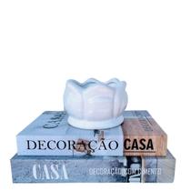 Decoração sala dupla livro fake + vaso cachepot branco