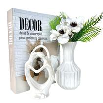 Decoração sala livro fake + vaso branco + escultura casal