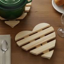 Descanso de Panela Coração em Madeira Pinus Mesa Posta Decorativa