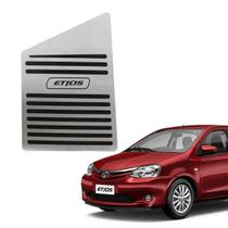 Descanso De Pé Aço Inox Escovado Toyota Etios 2012/2021 Descanso De Pé Aço Inox Escovado Toyota Etios 2012/2021