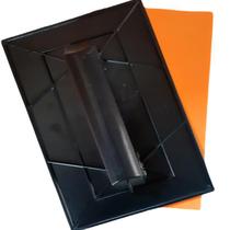 Desempenadeira de Plástico Resistente com Borracha - 18x30 PRETA / BORRACHA LARANJA