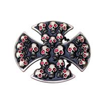 Design 3D com fivela de cinto Skull Cross com olhos vermelhos