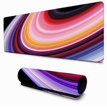 Desk Pad Colorido Base para Mouse com Arte em Ondas Tons de Rosa Roxo e Vermelho Desk Pad Colorido Base para Mouse com Arte em Ondas Tons de Rosa Roxo e Vermelho