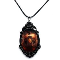 Desperte a luxúria com o Colar Camafeu do Portal do Inferno