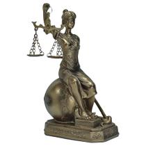 Deusa da Justiça Themis Sentada No Globo Advocacia Direito