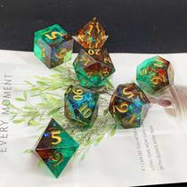 Dice Set Sharp Edge Resin para D&D com caixa de metal e bolsa verde/marrom Dice Set Sharp Edge Resin para D&D com caixa de metal e bolsa verde/marrom