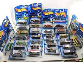 Diecast Cars Hot Wheels Lot of 30 para crianças de 3 anos ou mais