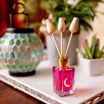 Difusor de aroma com 3 varetas de madeiras Bella Luna 30mL - Aroma YLANG Difusor de aroma com 3 varetas de madeiras Bella Luna 30mL - Aroma YLANG