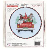 Dimensões do kit Cross Stitch Red Truck Gnomes 15 cm