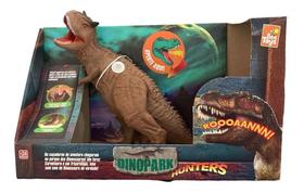 Dinossauro de Brinquedo Dinopark Hunters Carnotauro C/ Som - Bee Toys