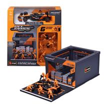 Diorama Pit Stop Fórmula 1 Miniatura McLaren MCL38 4 Lando Norris 2024 - Bburago - 1:43 Diorama Pit Stop Fórmula 1 Miniatura McLaren MCL38 4 Lando Norris 2024 - Bburago - 1:43