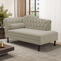 Divã Recamier Lavínia Clássico 120cm Capitonê com Pés de Madeira Suede Bege - Desk Design Divã Recamier Lavínia Clássico 120cm Capitonê com Pés de Madeira Suede Bege - Desk Design