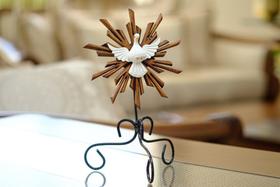 Divino Espírito Santo Resplendor em Pedestal 29 cm