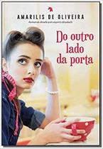 Do outro lado da porta Do outro lado da porta