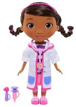 Doc McStuffins Toy Hospital Doc 8,5 Polegadas Boneca Articulada com Acessórios Médicos, por Just Play