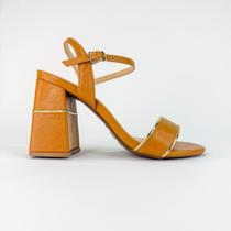 Dori - sandália feminina caramelo com detalhe dourado 1857 Dori - sandália feminina caramelo com detalhe dourado 1857