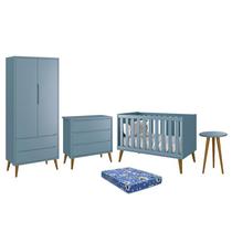 Dormitório Infantil Theo Retrô 2 Portas, Cômoda, Berço, Mesa de Apoio Azul com Pés Amadeirado e Colchão - Reller Móveis
