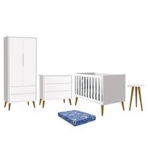 Dormitório Infantil Theo Retrô 2 Portas, Cômoda, Berço, Mesa de Apoio Branco com Pés Amadeirado e Colchão - Reller Móveis