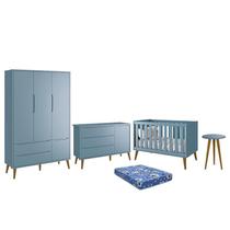 Dormitório Infantil Theo Retrô 3 Portas, Cômoda 1 Porta, Berço, Mesa de Apoio Azul com Pés Amadeirado e Colchão - Reller Móveis