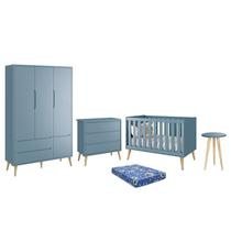 Dormitório Infantil Theo Retrô 3 Portas, Cômoda, Berço, Mesa de Apoio Azul Fosco com Pés Madeira Natural e Colchão - Reller Móveis