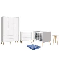 Dormitório Infantil Theo Retrô 3 Portas, Cômoda, Berço, Mesa de Apoio Branco Fosco com Pés Madeira Natural e Colchão - Reller Móveis