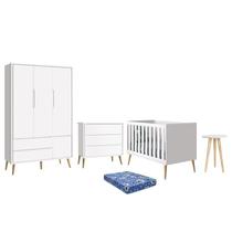 Dormitório Infantil Theo Retrô 3 Portas, Cômoda, Berço, Mesa de Apoio Branco Fosco com Pés Madeira Natural e Colchão - Reller Móveis Dormitório Infantil Theo Retrô 3 Portas, Cômoda, Berço, Mesa de Apoio Branco Fosco com Pés Madeira Natural e Colchão - Reller Móveis