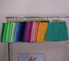 DOUTORAS MODAS Saia Alfaiataria Curta Fechamento de Botões Bolso na Frente Casual Premium 033