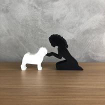 Dueto Menina e seu Pug Pequeno
