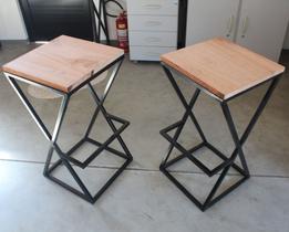 DUO BANQUETA QUADRADA AÇO FERRO MADEIRA ESTILO INDUSTRIAL BQ04 Informar cor da estrutura via mensagem após a compra