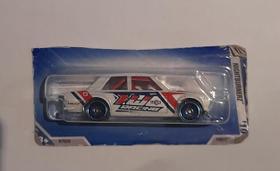 * Embalagem danificada* Hot Wheels Nightburnerz - Datsun Bluebird 510