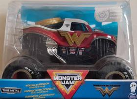 *Embalagem danificada* Monster Jam 1/24 - Wonder Woman (True Metal)