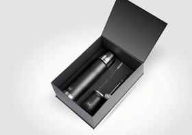 EMBALAGEM PREMIUM PARA PRESENTE - KIT Mate - Térmica 1L Rig + Cuia Ximba + Bomba - Black EMBALAGEM PREMIUM PARA PRESENTE - KIT Mate - Térmica 1L Rig + Cuia Ximba + Bomba - Black