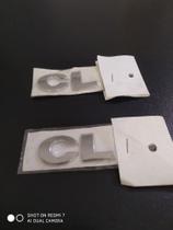 Emblema cl prata material acrílico