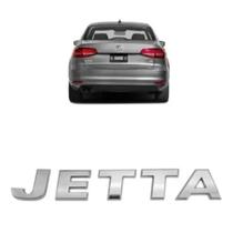 Emblema letreiro linha Volkswagen Jetta ano modelo 2015 acima porta mala
