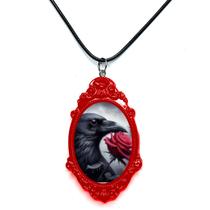 Encanto Sombrio: Colar Camafeu com Corvo e Rosa Vermelha - Um Toque de Mistério Gótico