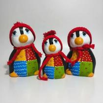Enfeite 3 Peças Trio De Pinguim Decorado Com Touca Ceramica Enfeite 3 Peças Trio De Pinguim Decorado Com Touca Ceramica