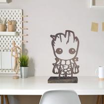 Enfeite Base De Mesa Groot Baby Desenho Geek Mdf Marrom Guardiões da Galáxia Marvel Filmes e Séries