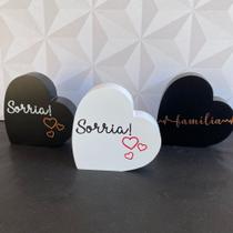 Enfeite coração de madeira para mesas e escritório com frase