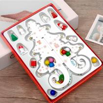 Enfeite de Mesa Natalino Mini Árvore de Natal em Madeira 20cm com Enfeites e Laço Branco - Genérica