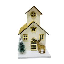 Enfeite de Natal Casinha Branca com Janelas e Telhado Dourados, Luz de LED e Rena Dourada Natal Encantado Formosinha Enfeite de Natal Casinha Branca com Janelas e Telhado Dourados, Luz de LED e Rena Dourada Natal Encantado Formosinha