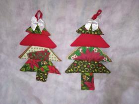 Enfeite de parede Árvore natal... confeccionada em tricoline 35cm de altura e 20 cm de largura