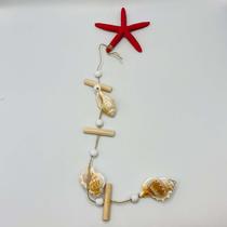 Enfeite de Pendurar Conchas e Estrela Vermelha 14x62cm Enfeite de Pendurar Conchas e Estrela Vermelha 14x62cm