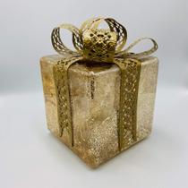 Enfeite decorativo de Natal Presente c/ Led Dourado 15x23cm Enfeite decorativo de Natal Presente c/ Led Dourado 15x23cm