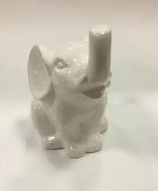 Enfeite elefante de porcelana branco sentado 15x12