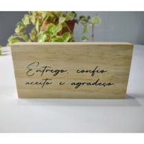 Enfeite Para Rack Ou Estante Placa Com Frases Decorativas