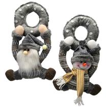 Enfeite Pendurar Para Porta / Macaneta Papai Noel / Boneco De Neve Xadrez/Cz 34Cm - RIO MASTER Enfeite Pendurar Para Porta / Macaneta Papai Noel / Boneco De Neve Xadrez/Cz 34Cm - RIO MASTER