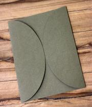 Envelope Redondo 15x21cm - 25pç - Verde Musgo / Oliva 180gr - Em Pé Para Convite