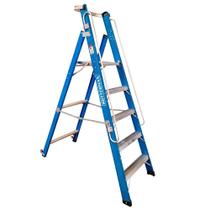 Escada plataforma fibra de vidro 4 degraus 1,5 m com rodas e corrimão - PAF150